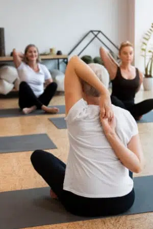 coach yoga auch gers femmes vinyasa hatha yin wheel 300x450