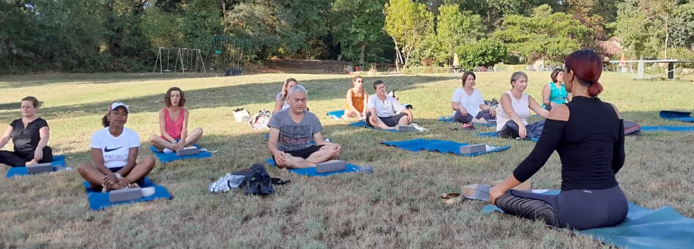 cours yoga entreprise bienfaits avantages cohesion esprit equipe 2