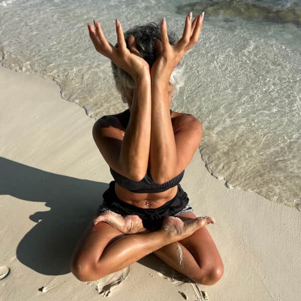 sabine yoga sadhana coach yoga auch professeur position