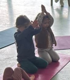 yoga enfants age bienfaits pratiques 8
