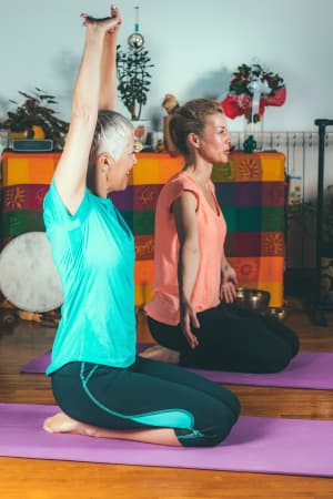 yoga praticants adeptes age condition physique 300x450
